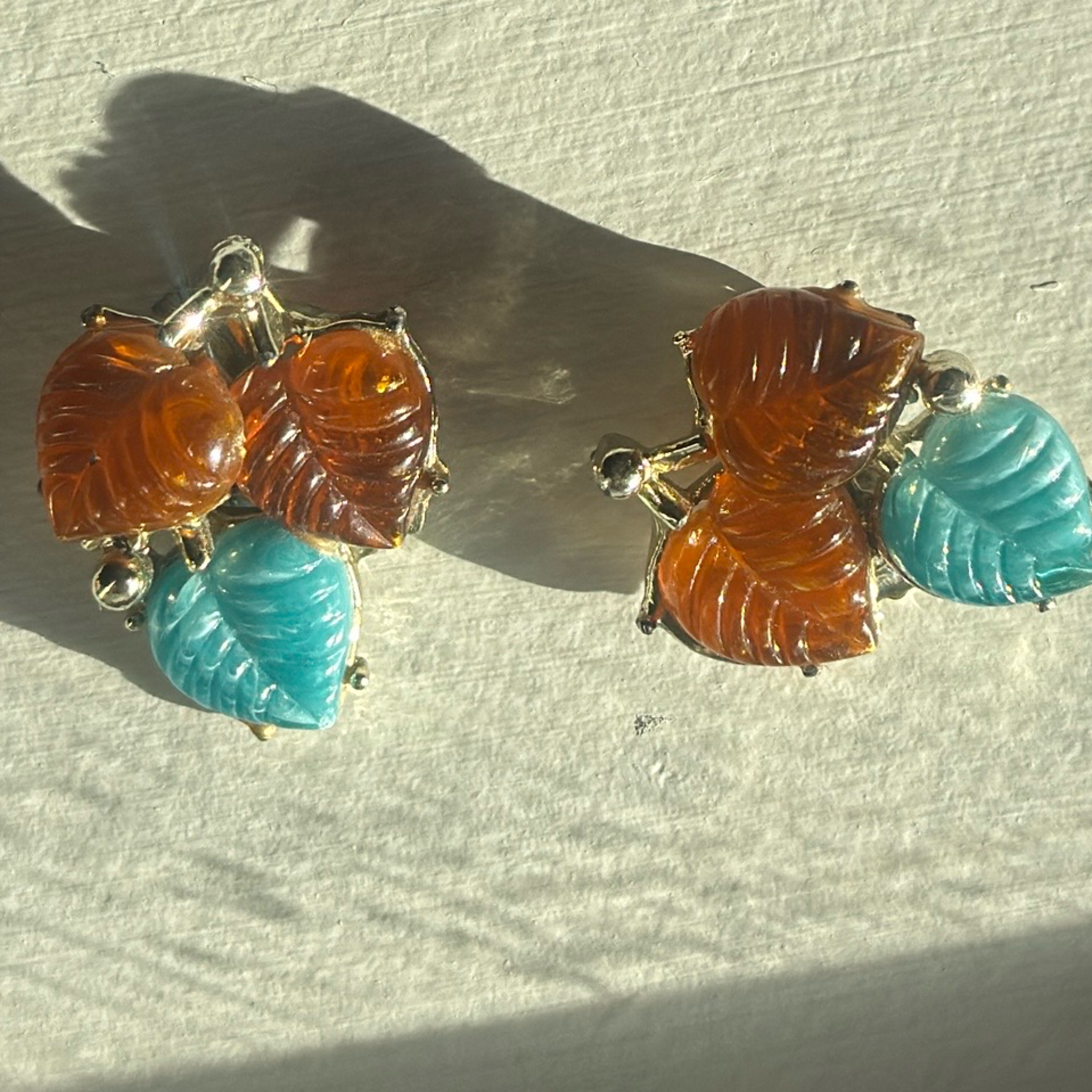 Vintage Lisner Thermoset Lucite Gold Amber Turquoise Blue Leaf Clip Earrings